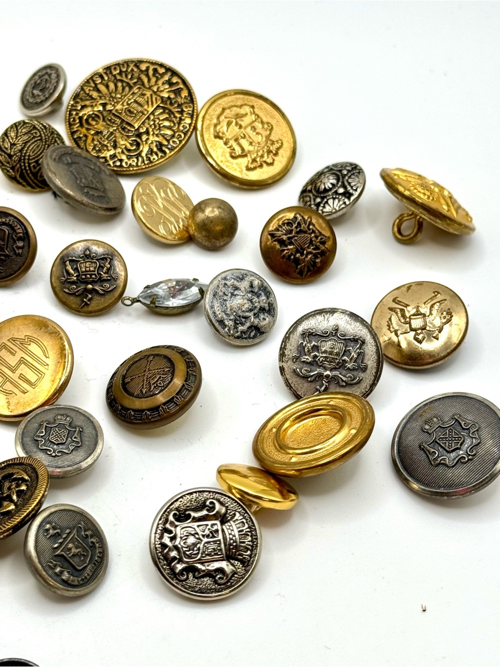 Vintage military and fashion buttons - Lot 
13